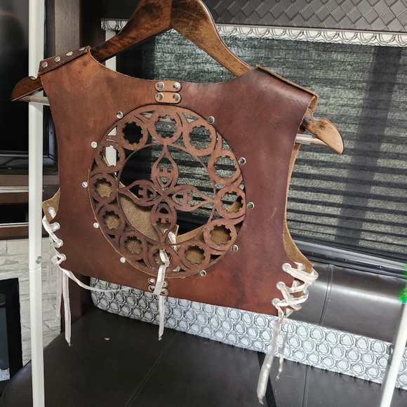 Leather crop vest - Picture 2 of 4